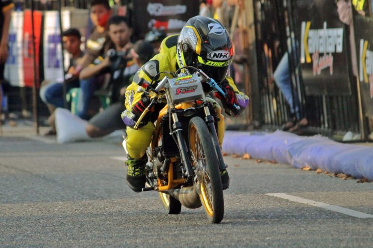 Keuntungan Pakai Wearpack Untuk Balap Drag Bike