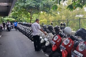 Viral Parkiran Kampus Rapi Seperti Dealer Motor Kalau Begini Rela Bayar Lebih Buat Tukang Parkir