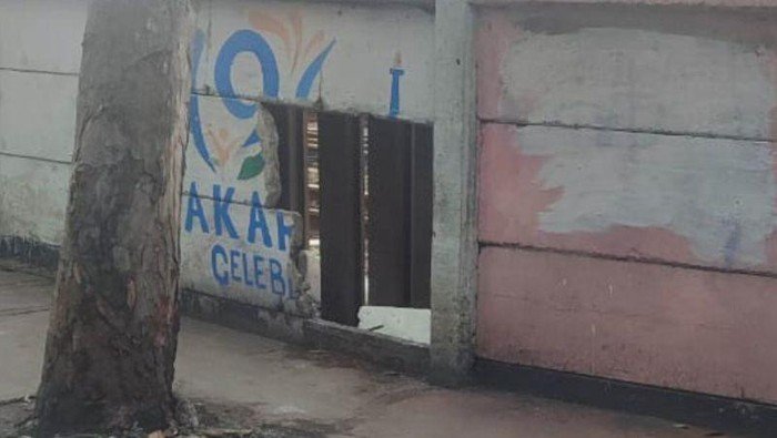 Tembok Pembatas Rel di Jatinegara Dilubangi, Diduga Jadi Akses Prostitusi