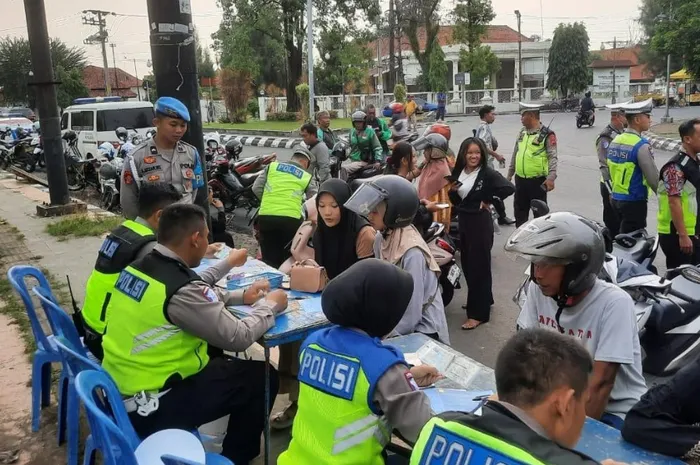 Operasi Patuh Candi 2025 Polres Pekalongan Kota Sita 32 STNK, 5 SIM dan 7 Motor